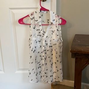Sleeveless Bird Button Down Top